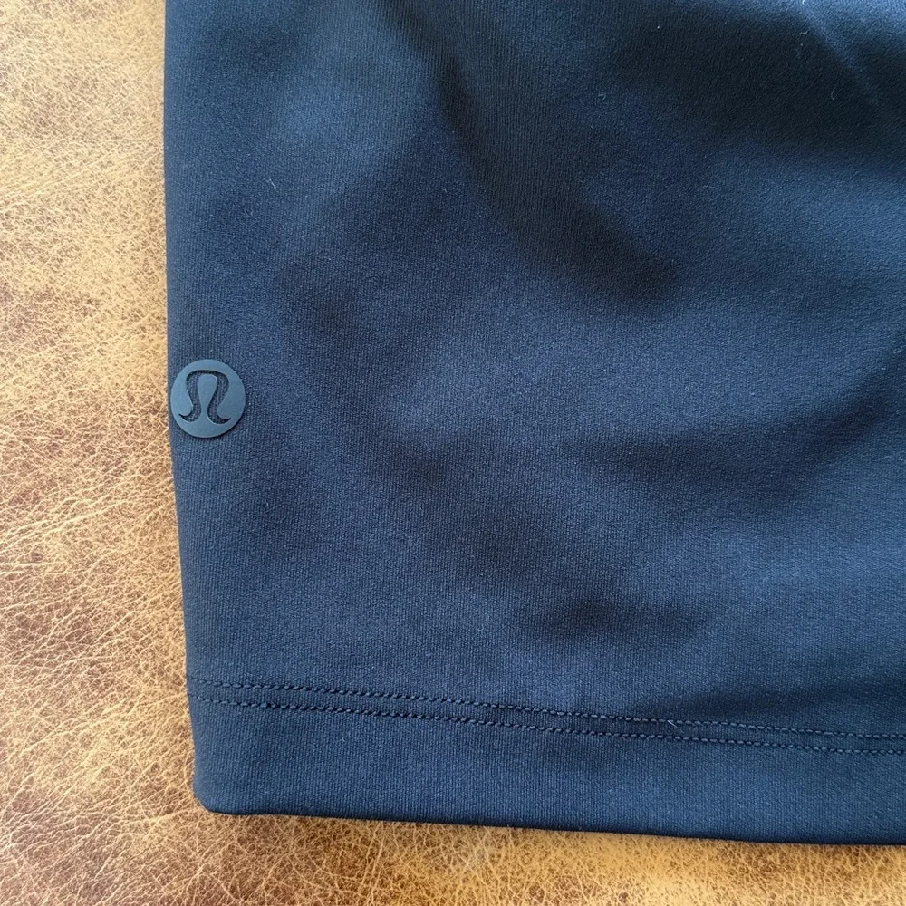 Lululemon On the Fly Mid Rise Short 2.5" Sz 8 Regular Black Neutral Swift 8023 - Picture 6 of 8
